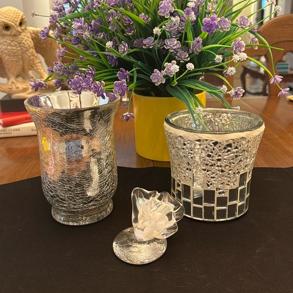 BUNDLE OF VASES AND PAPERWEIGHT - Picture 1 of 16